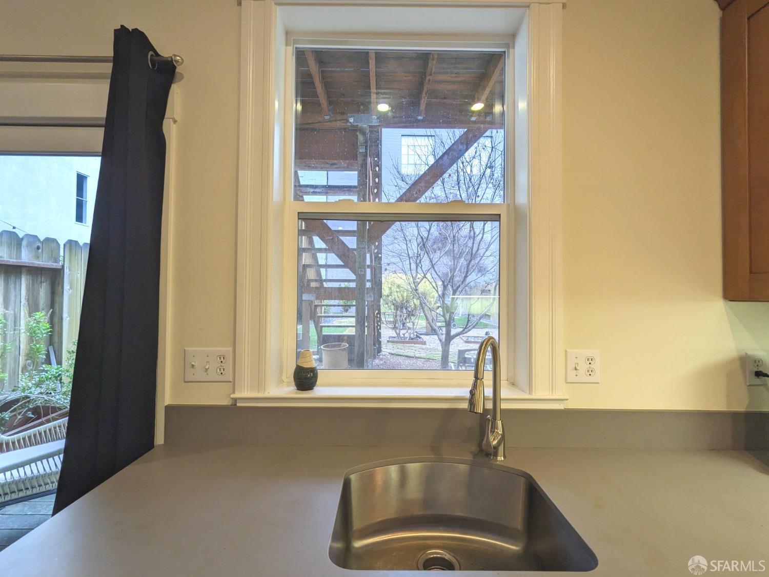 Detail Gallery Image 14 of 22 For 645 Hampshire St, San Francisco,  CA 94110 - 0 Beds | 1 Baths