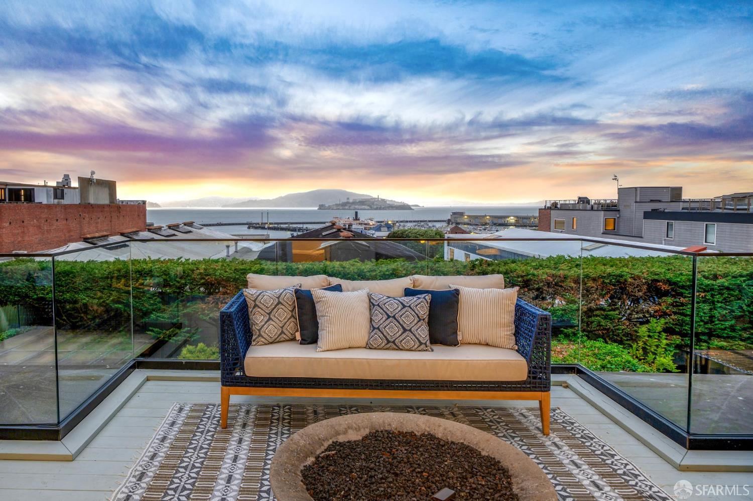 Detail Gallery Image 14 of 82 For 844 North Point St, San Francisco,  CA 94109 - 2 Beds | 2 Baths