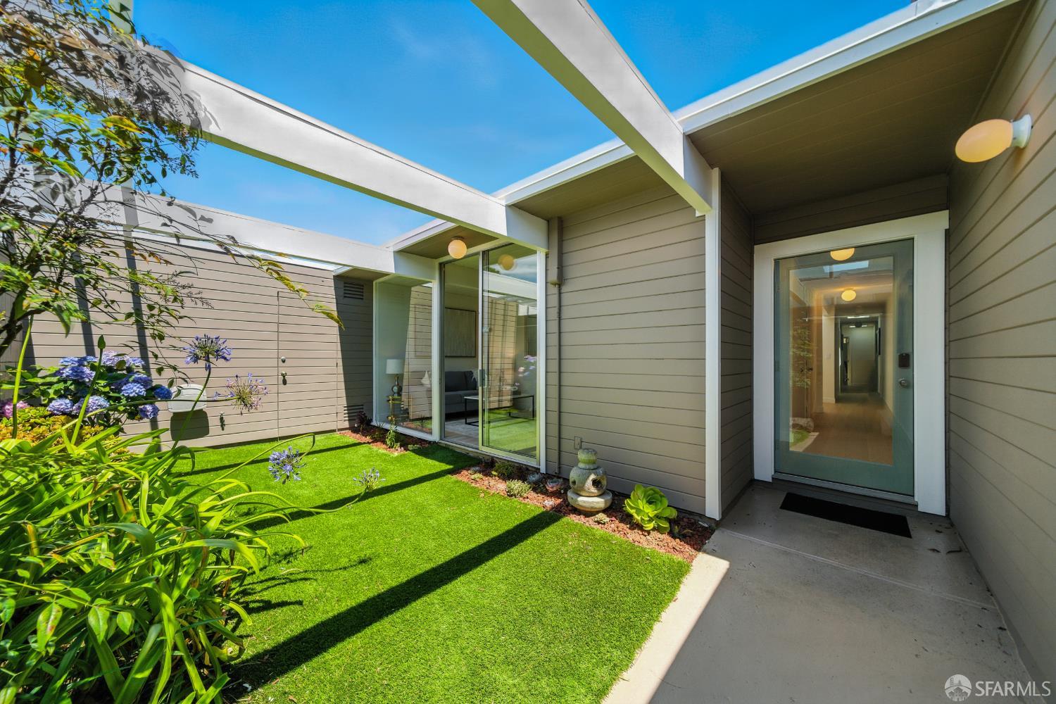 Detail Gallery Image 5 of 41 For 29 Cameo Way, San Francisco,  CA 94131 - 4 Beds | 2/1 Baths