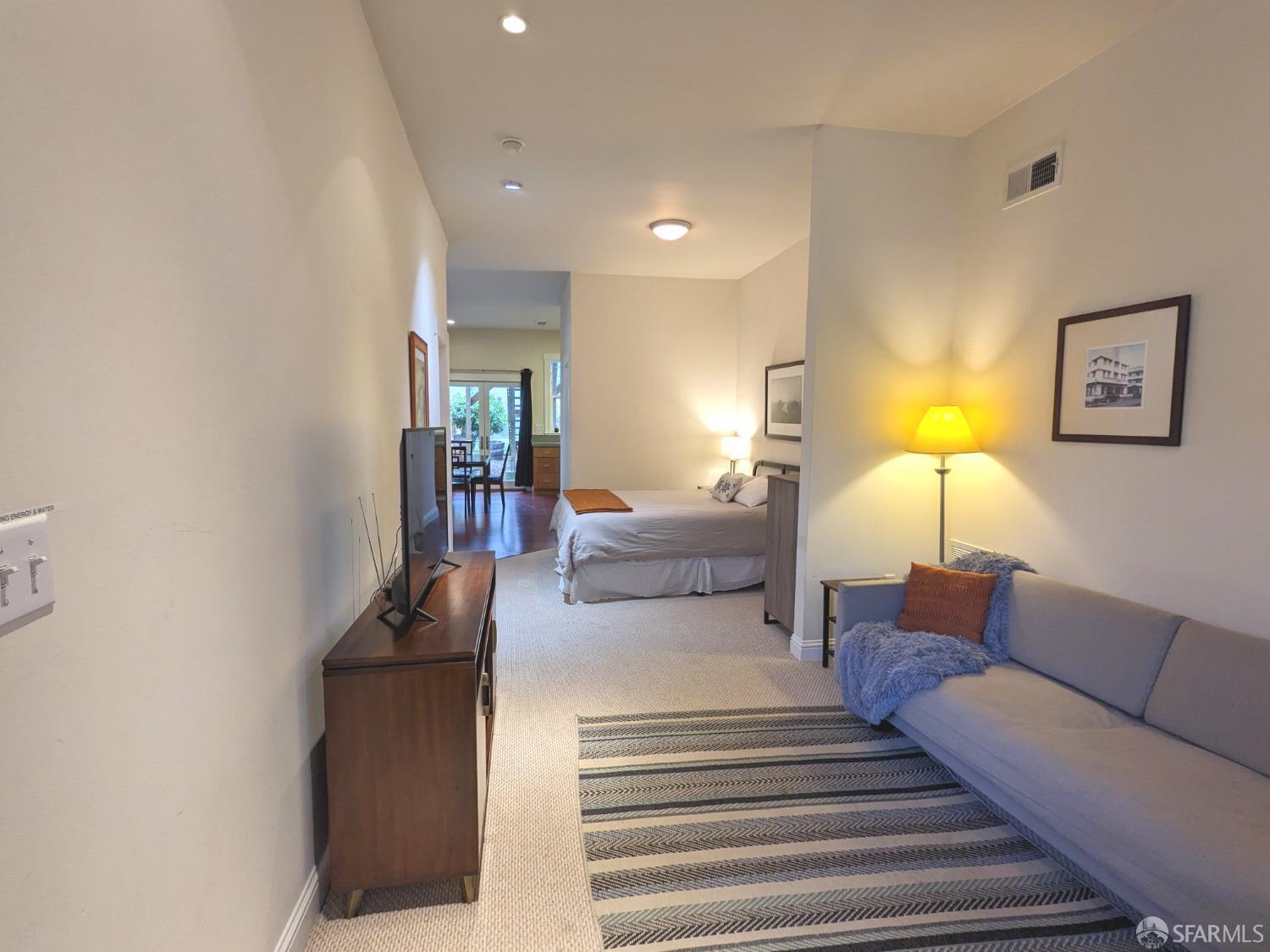 Detail Gallery Image 4 of 22 For 645 Hampshire St, San Francisco,  CA 94110 - 0 Beds | 1 Baths