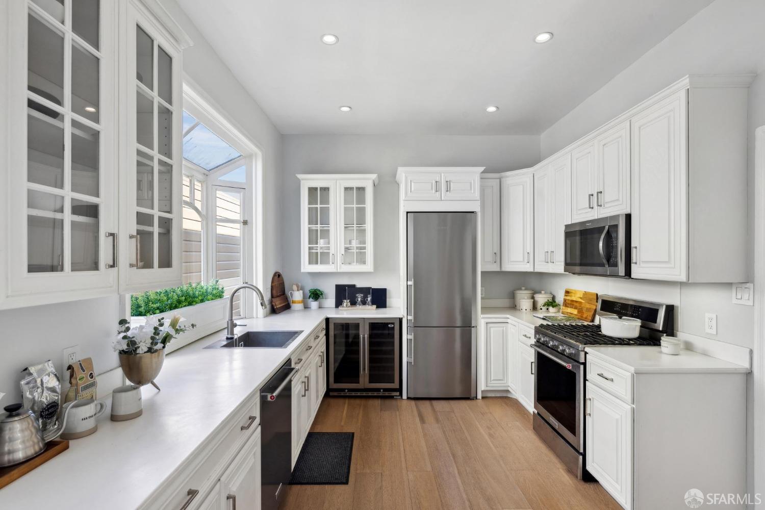 Detail Gallery Image 11 of 31 For 2344 Franklin St, San Francisco,  CA 94123 - 4 Beds | 2 Baths