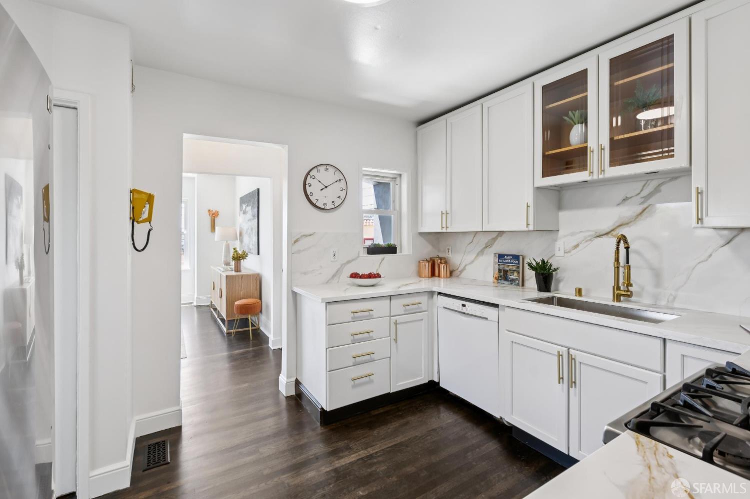 Detail Gallery Image 13 of 42 For 3025 Castro St, San Francisco,  CA 94131 - 3 Beds | 1 Baths