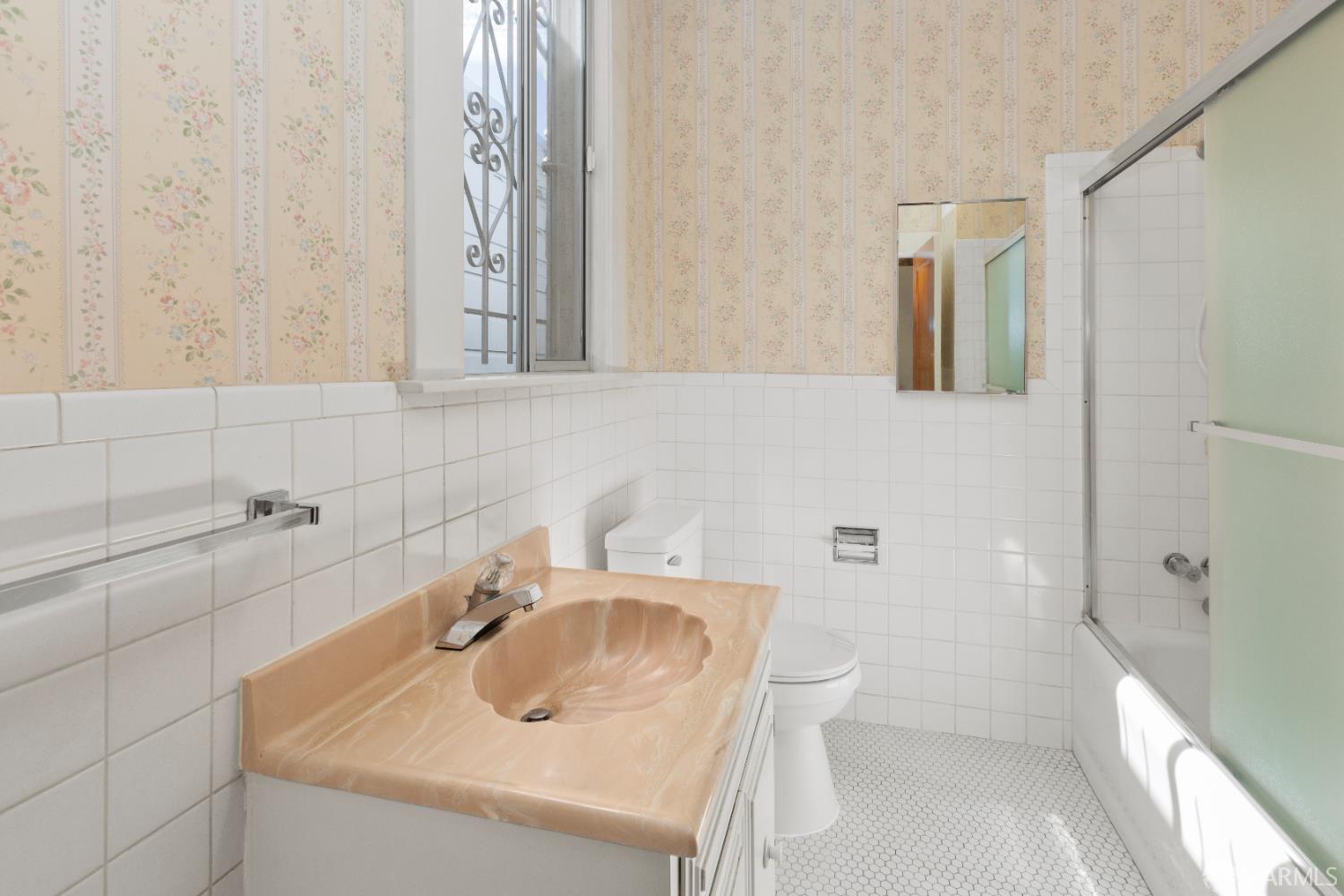 Detail Gallery Image 16 of 98 For 84 Goettingen St, San Francisco,  CA 94134 - 3 Beds | 2 Baths