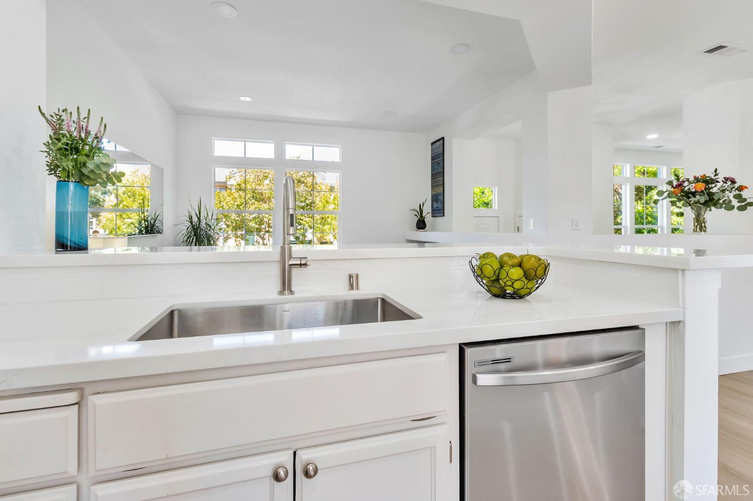 Detail Gallery Image 14 of 38 For 3633 Braxton Cmn, Fremont,  CA 94538 - 3 Beds | 2/1 Baths