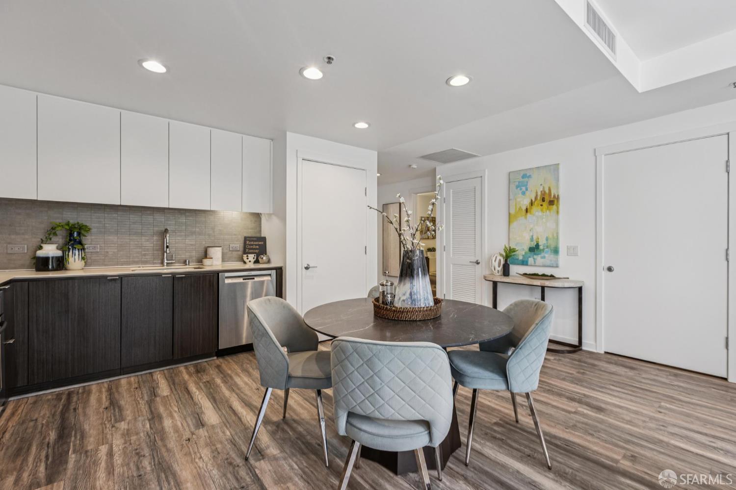 Detail Gallery Image 4 of 45 For 1788 Clay St #304,  San Francisco,  CA 94109 - 2 Beds | 2 Baths