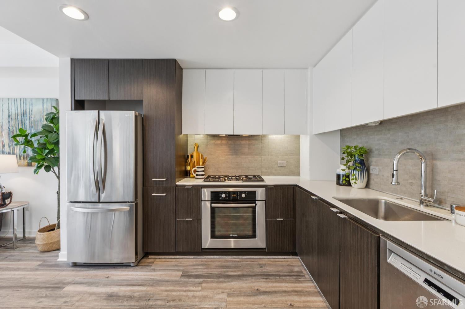 Detail Gallery Image 7 of 45 For 1788 Clay St #304,  San Francisco,  CA 94109 - 2 Beds | 2 Baths