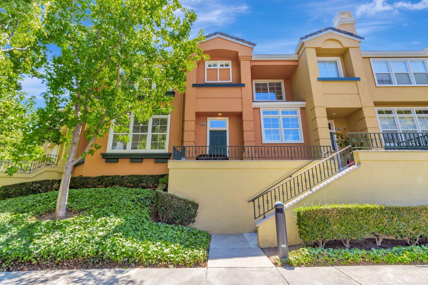 Detail Gallery Image 2 of 38 For 3633 Braxton Cmn, Fremont,  CA 94538 - 3 Beds | 2/1 Baths