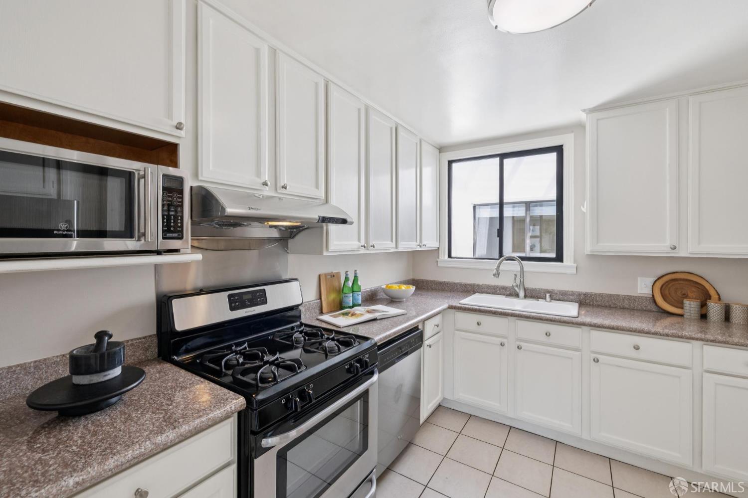 Detail Gallery Image 9 of 37 For 234 Sagamore St, San Francisco,  CA 94112 - 3 Beds | 1/1 Baths