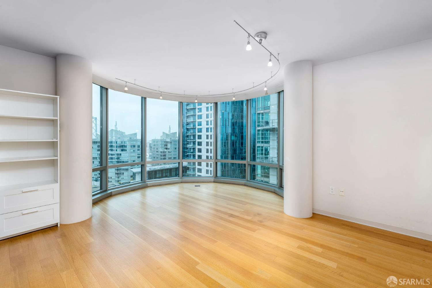Detail Gallery Image 2 of 24 For 333 1st St 1807l,  San Francisco,  CA 94105 - 2 Beds | 2 Baths