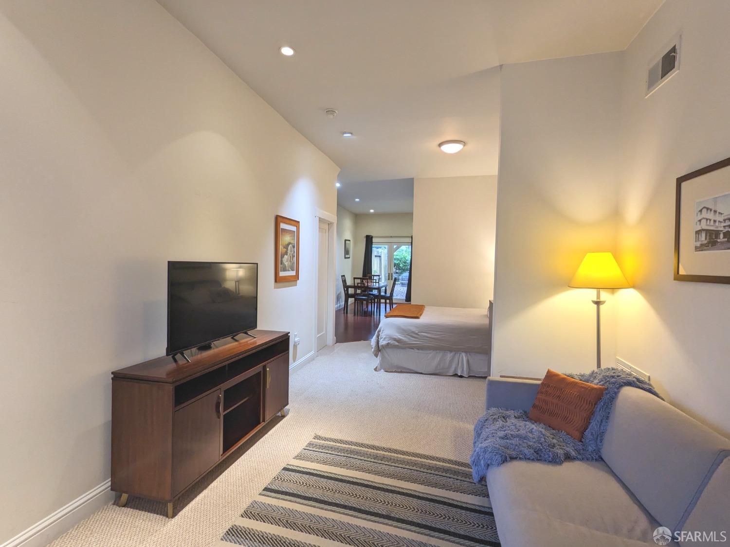 Detail Gallery Image 5 of 22 For 645 Hampshire St, San Francisco,  CA 94110 - 0 Beds | 1 Baths