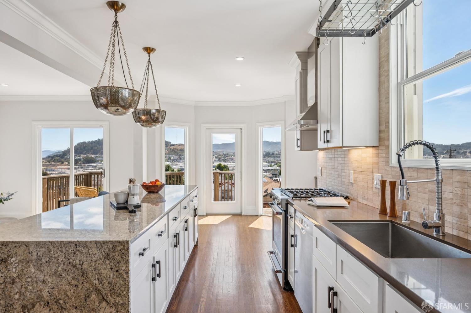 Detail Gallery Image 16 of 39 For 1343 Palou Ave, San Francisco,  CA 94124 - 4 Beds | 3 Baths
