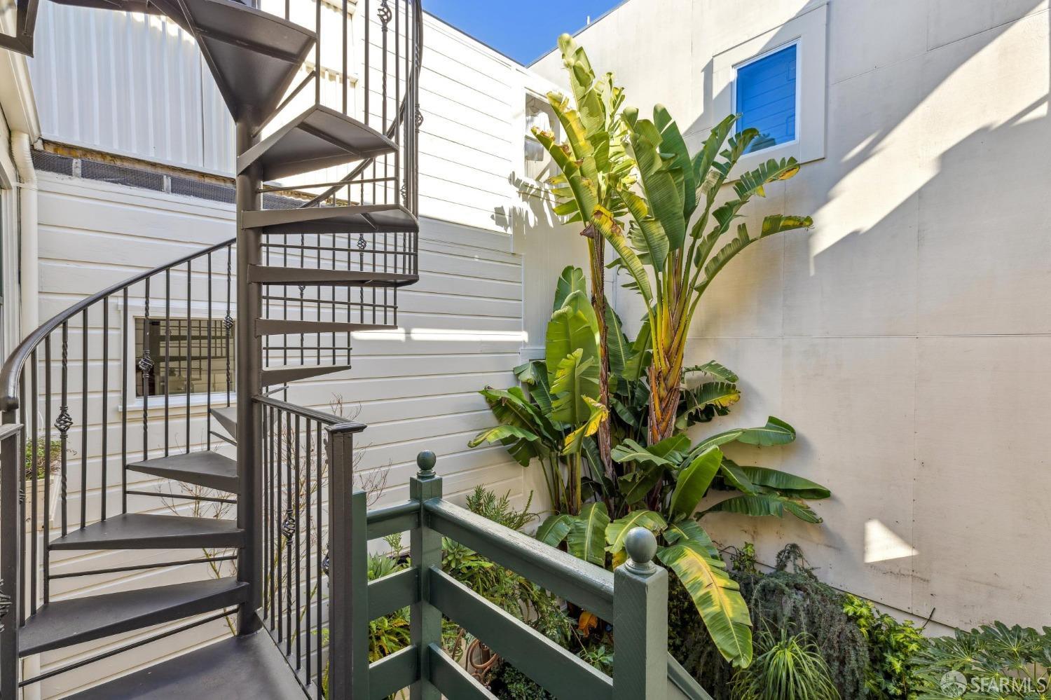 Detail Gallery Image 9 of 56 For 1838 Grant Ave, San Francisco,  CA 94133 - 3 Beds | 2 Baths