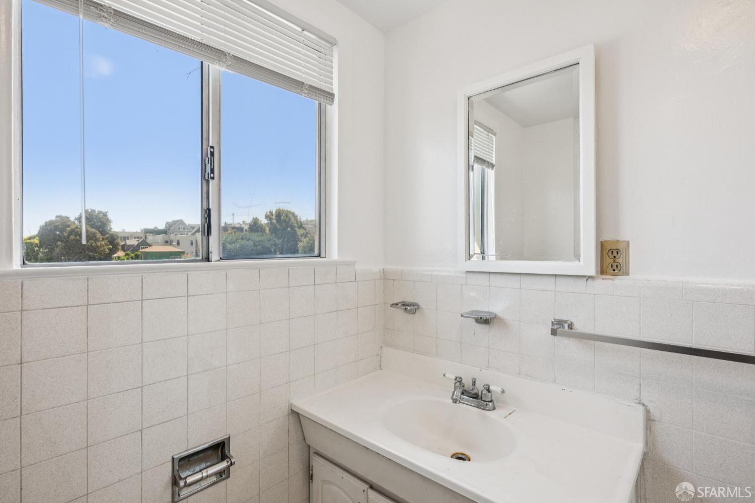 Detail Gallery Image 25 of 26 For 2225 Mariposa St, San Francisco,  CA 94110 - – Beds | – Baths