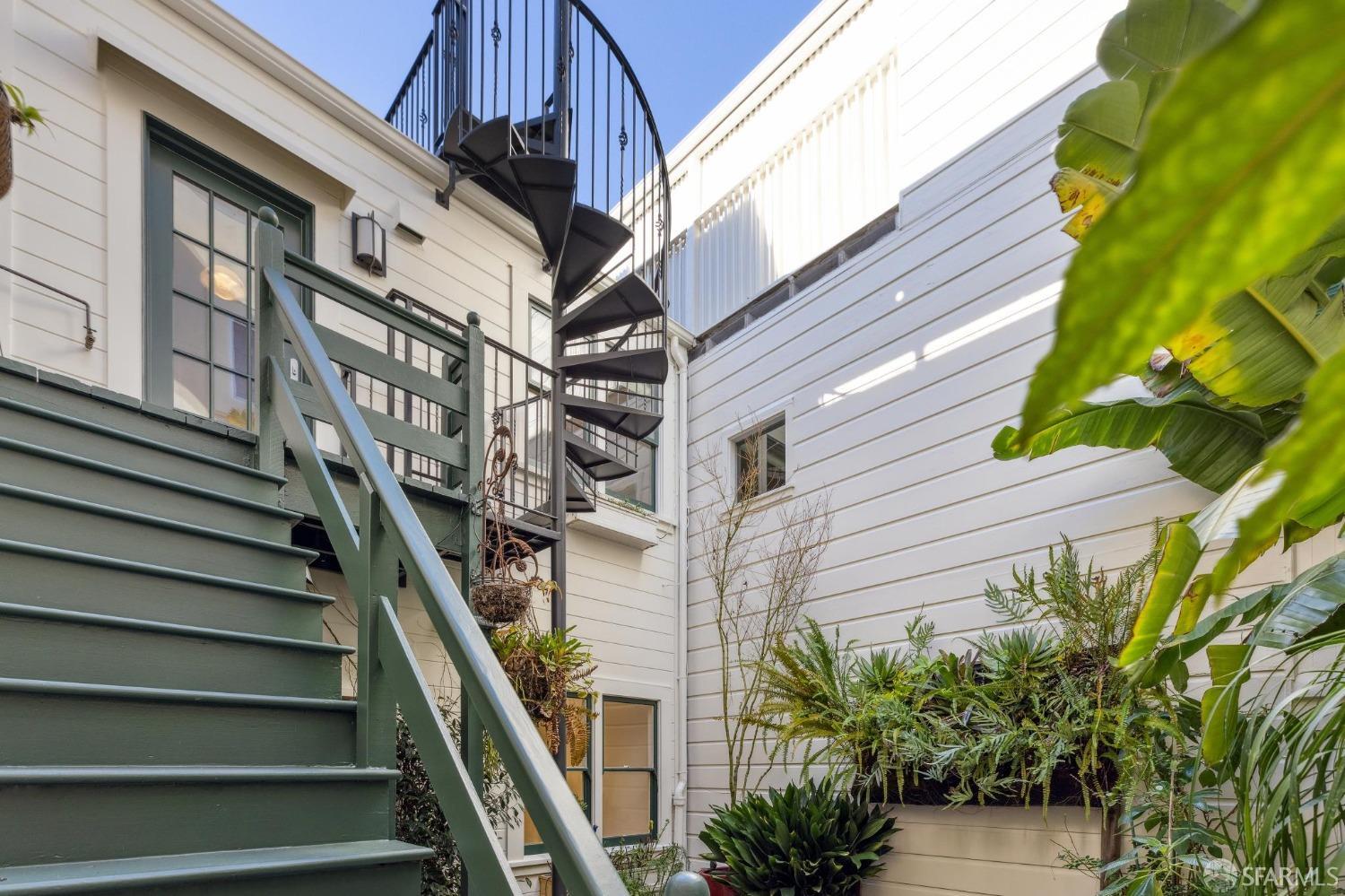 Detail Gallery Image 11 of 56 For 1838 Grant Ave, San Francisco,  CA 94133 - 3 Beds | 2 Baths