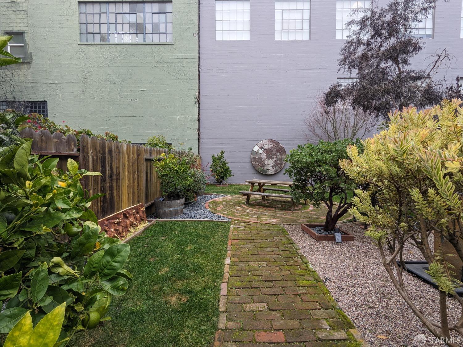 Detail Gallery Image 19 of 22 For 645 Hampshire St, San Francisco,  CA 94110 - 0 Beds | 1 Baths