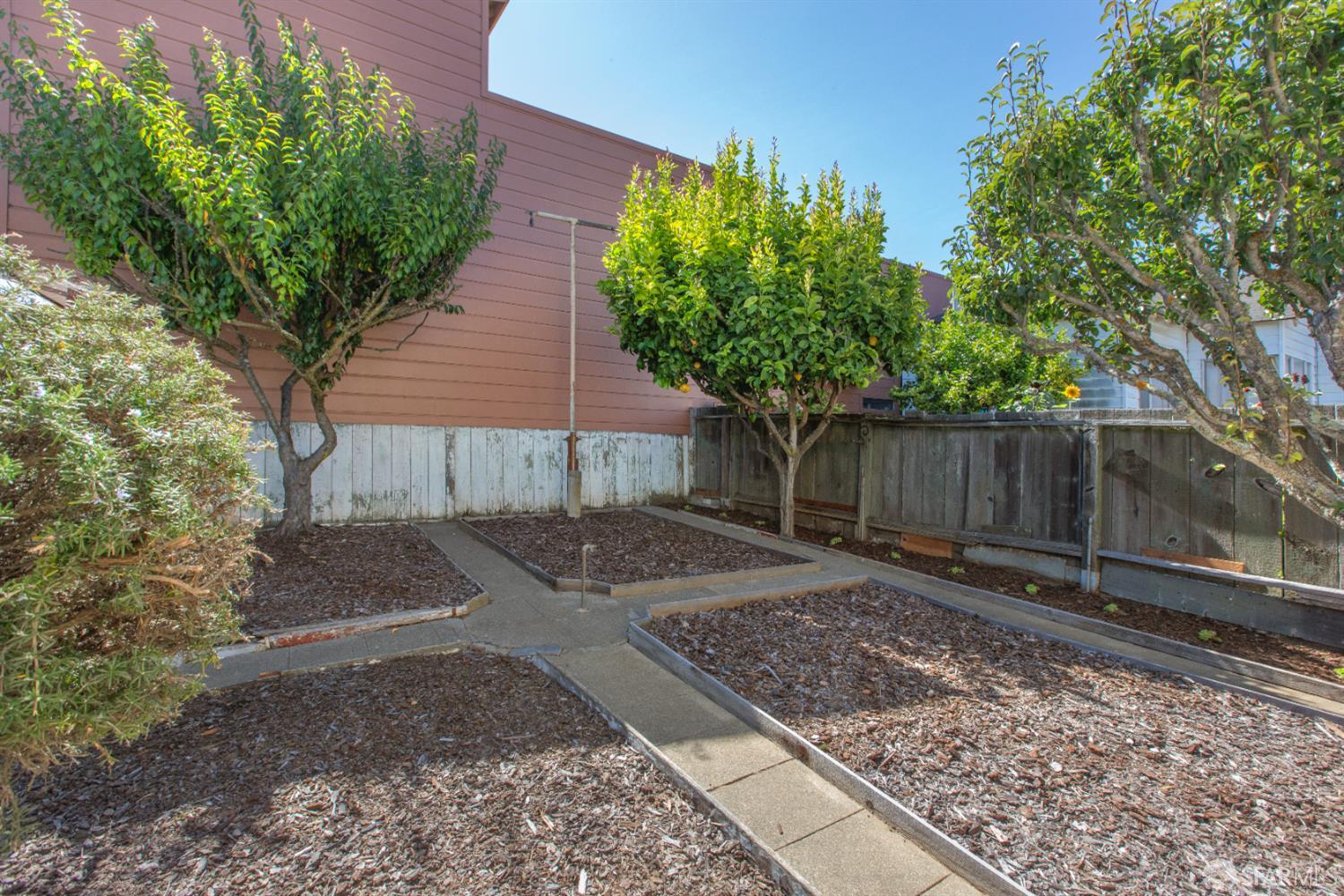 Detail Gallery Image 24 of 98 For 84 Goettingen St, San Francisco,  CA 94134 - 3 Beds | 2 Baths
