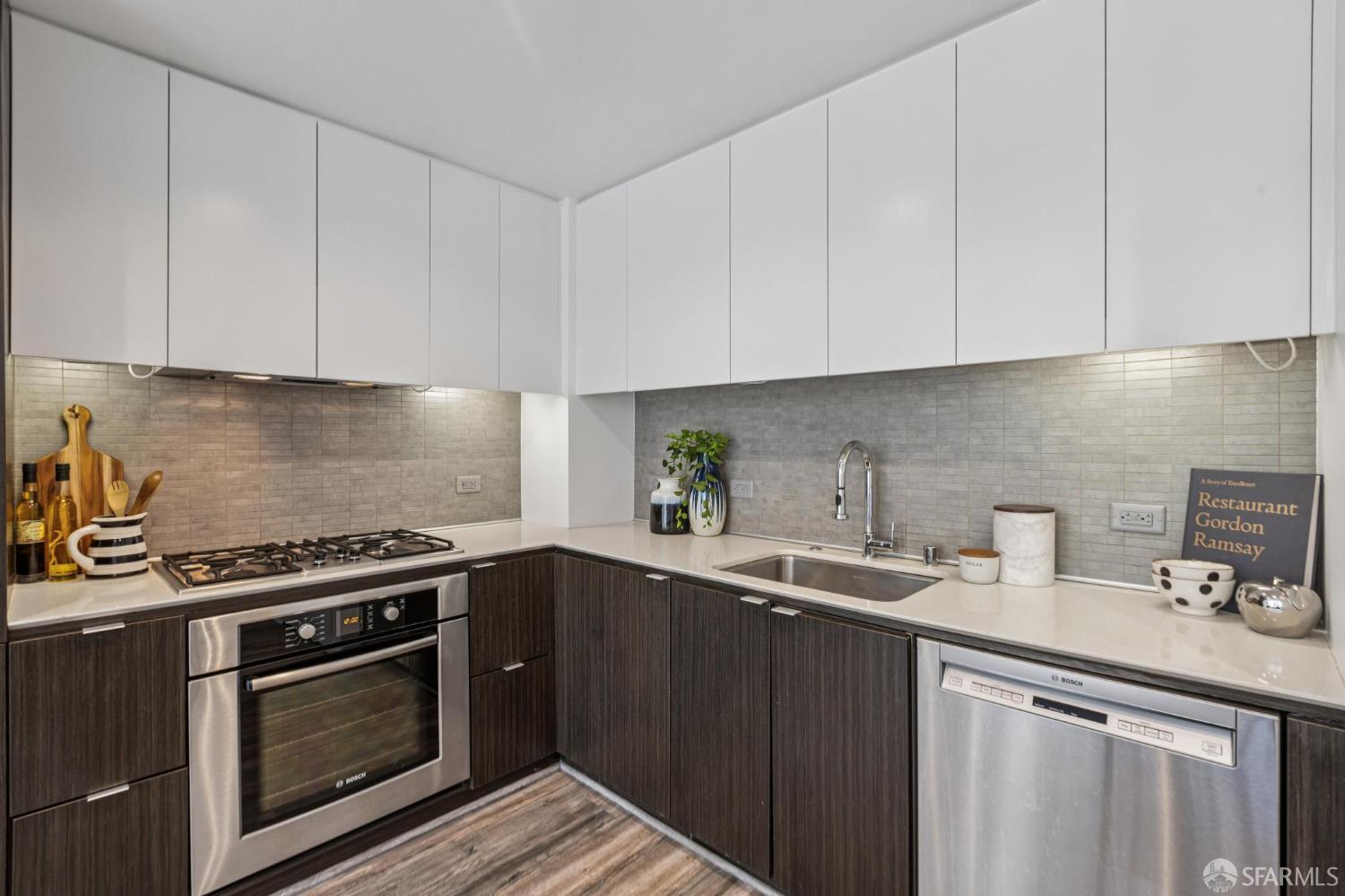 Detail Gallery Image 6 of 45 For 1788 Clay St #304,  San Francisco,  CA 94109 - 2 Beds | 2 Baths