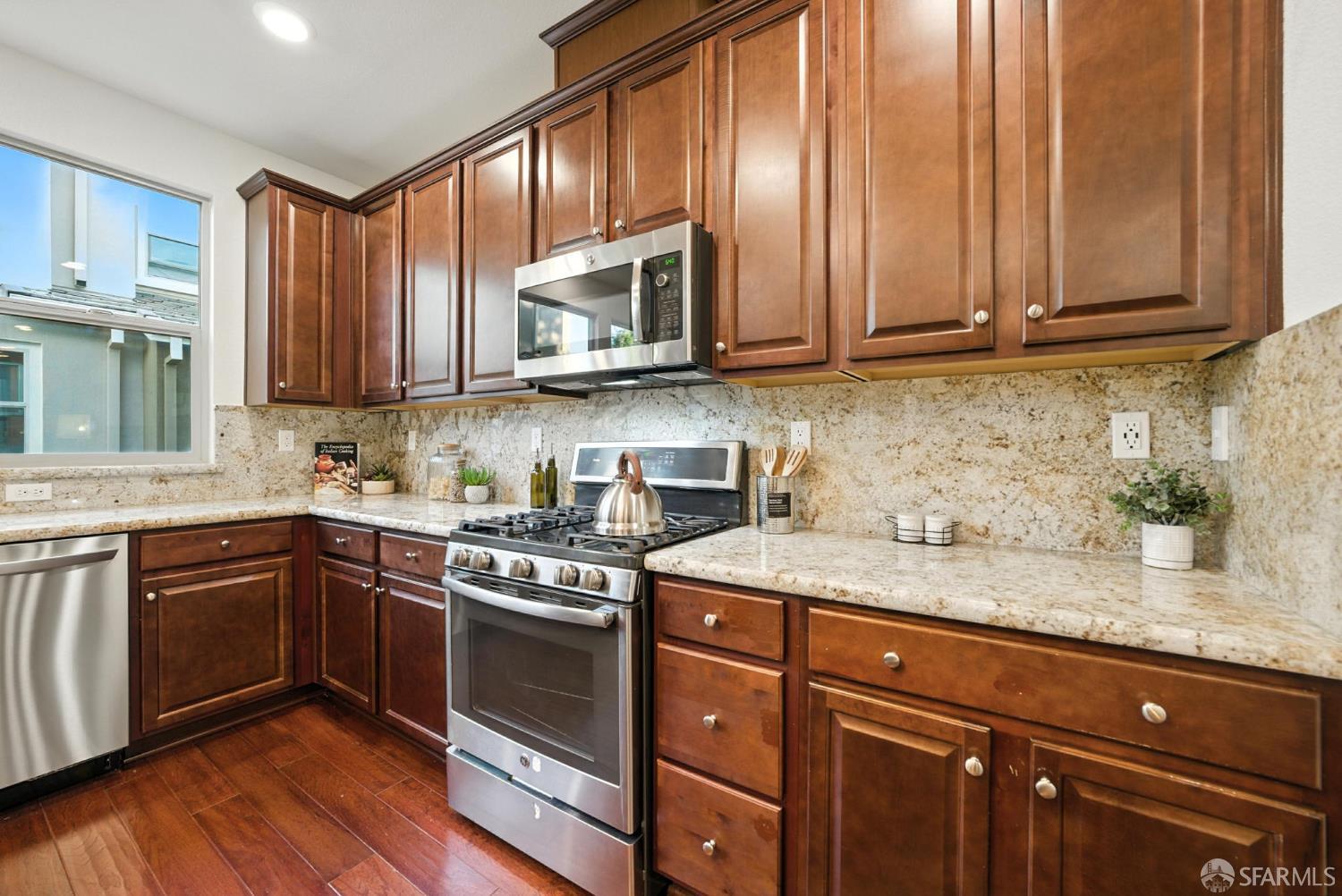Detail Gallery Image 26 of 80 For 2702 Urbino Ct, San Jose,  CA 95111 - 3 Beds | 3/1 Baths