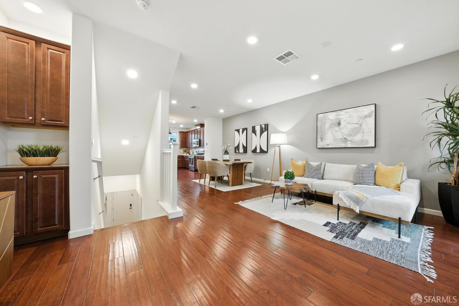 Detail Gallery Image 12 of 80 For 2702 Urbino Ct, San Jose,  CA 95111 - 3 Beds | 3/1 Baths