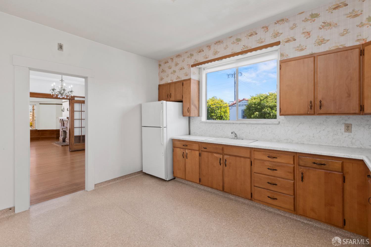 Detail Gallery Image 10 of 98 For 84 Goettingen St, San Francisco,  CA 94134 - 3 Beds | 2 Baths