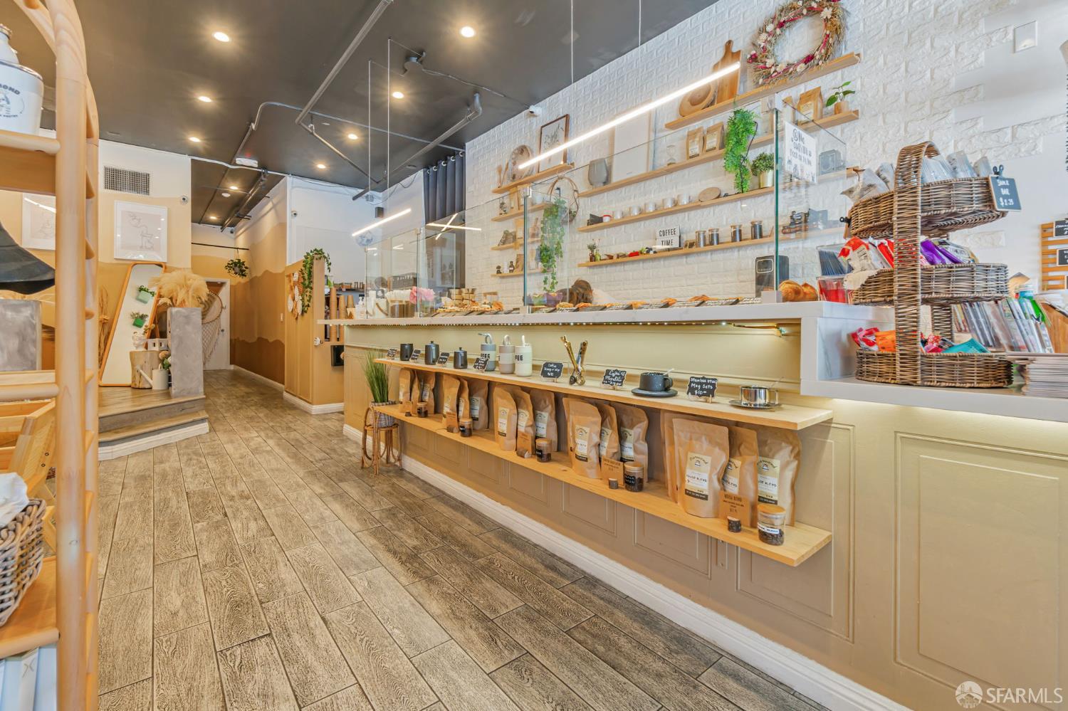 Detail Gallery Image 5 of 49 For 1014 Clement St, San Francisco,  CA 94118 - – Beds | – Baths