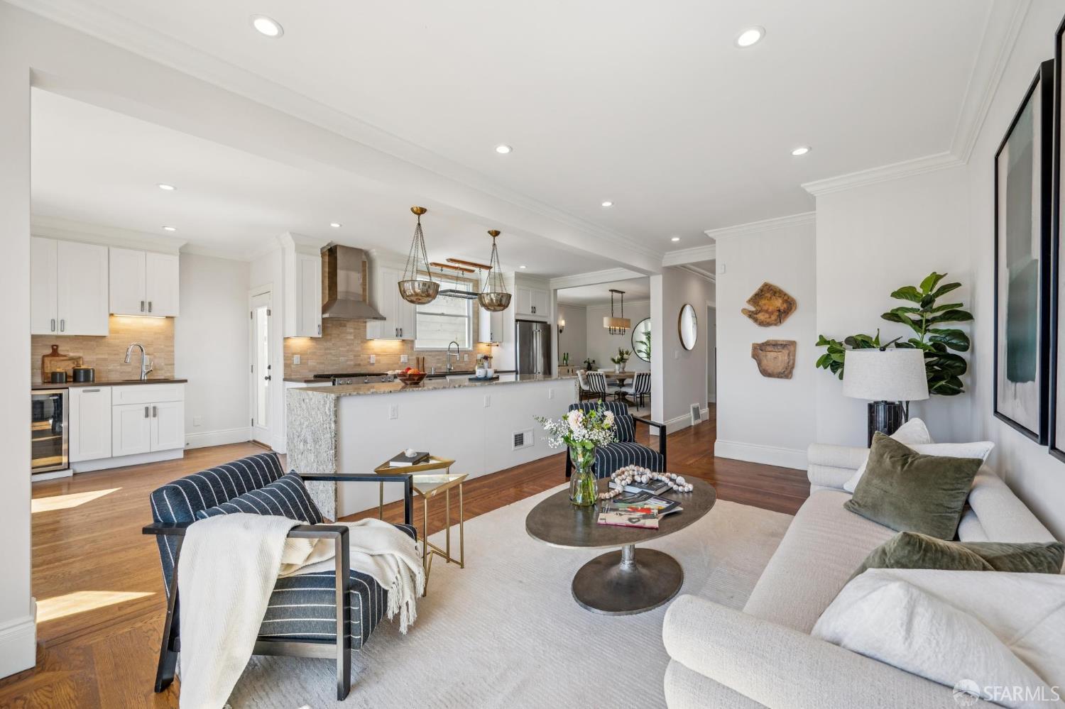 Detail Gallery Image 9 of 39 For 1343 Palou Ave, San Francisco,  CA 94124 - 4 Beds | 3 Baths