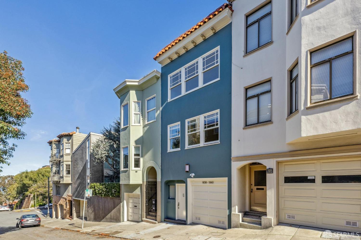 Detail Gallery Image 4 of 56 For 1838 Grant Ave, San Francisco,  CA 94133 - 3 Beds | 2 Baths