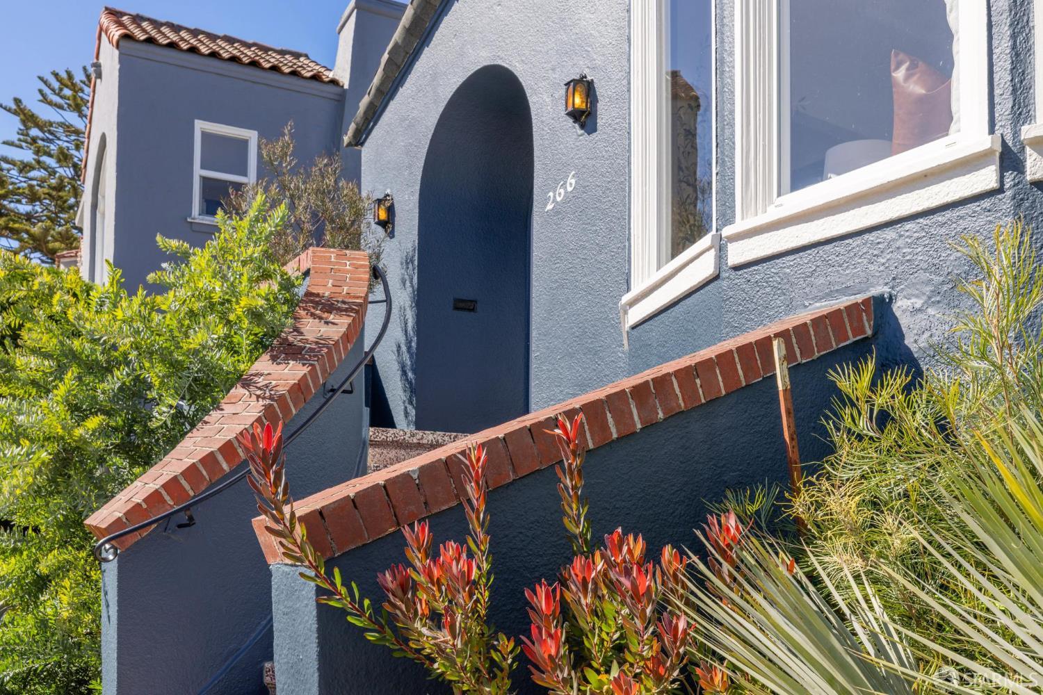 Detail Gallery Image 14 of 86 For 266 S Hill Blvd, San Francisco,  CA 94112 - 3 Beds | 1/1 Baths