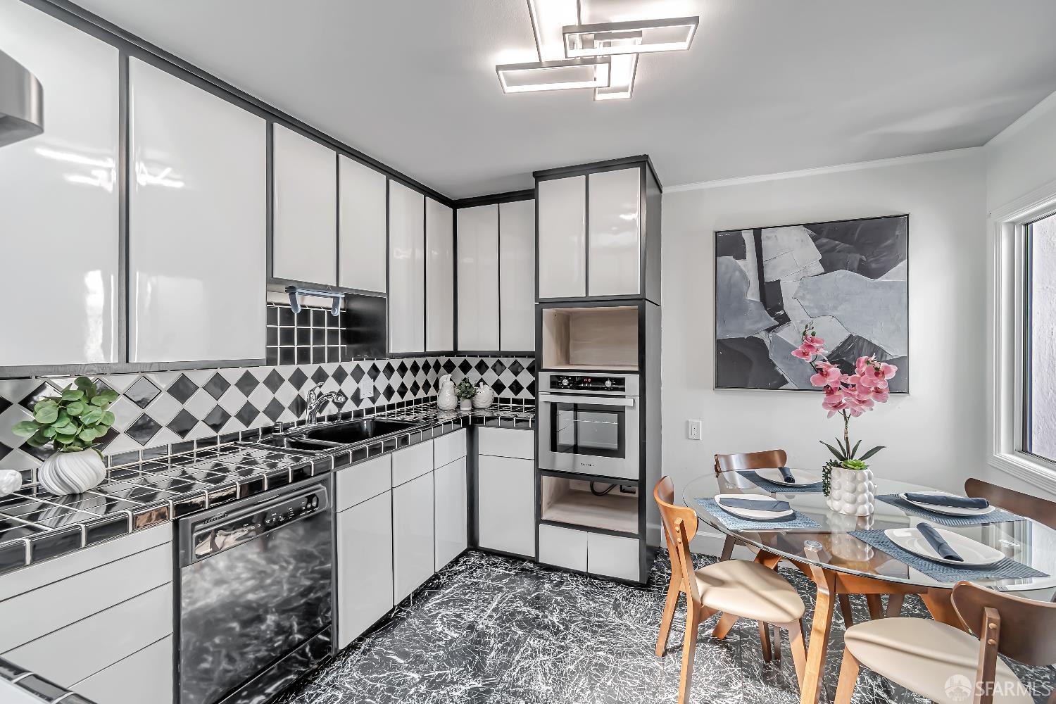 Detail Gallery Image 5 of 31 For 9 Shields St, San Francisco,  CA 94132 - 3 Beds | 2 Baths