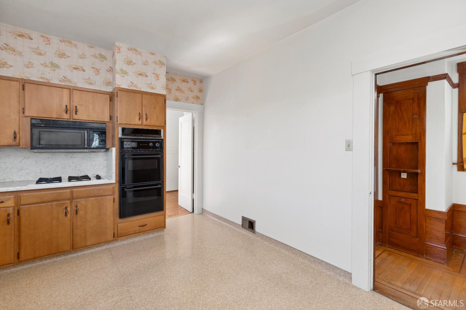 Detail Gallery Image 12 of 98 For 84 Goettingen St, San Francisco,  CA 94134 - 3 Beds | 2 Baths