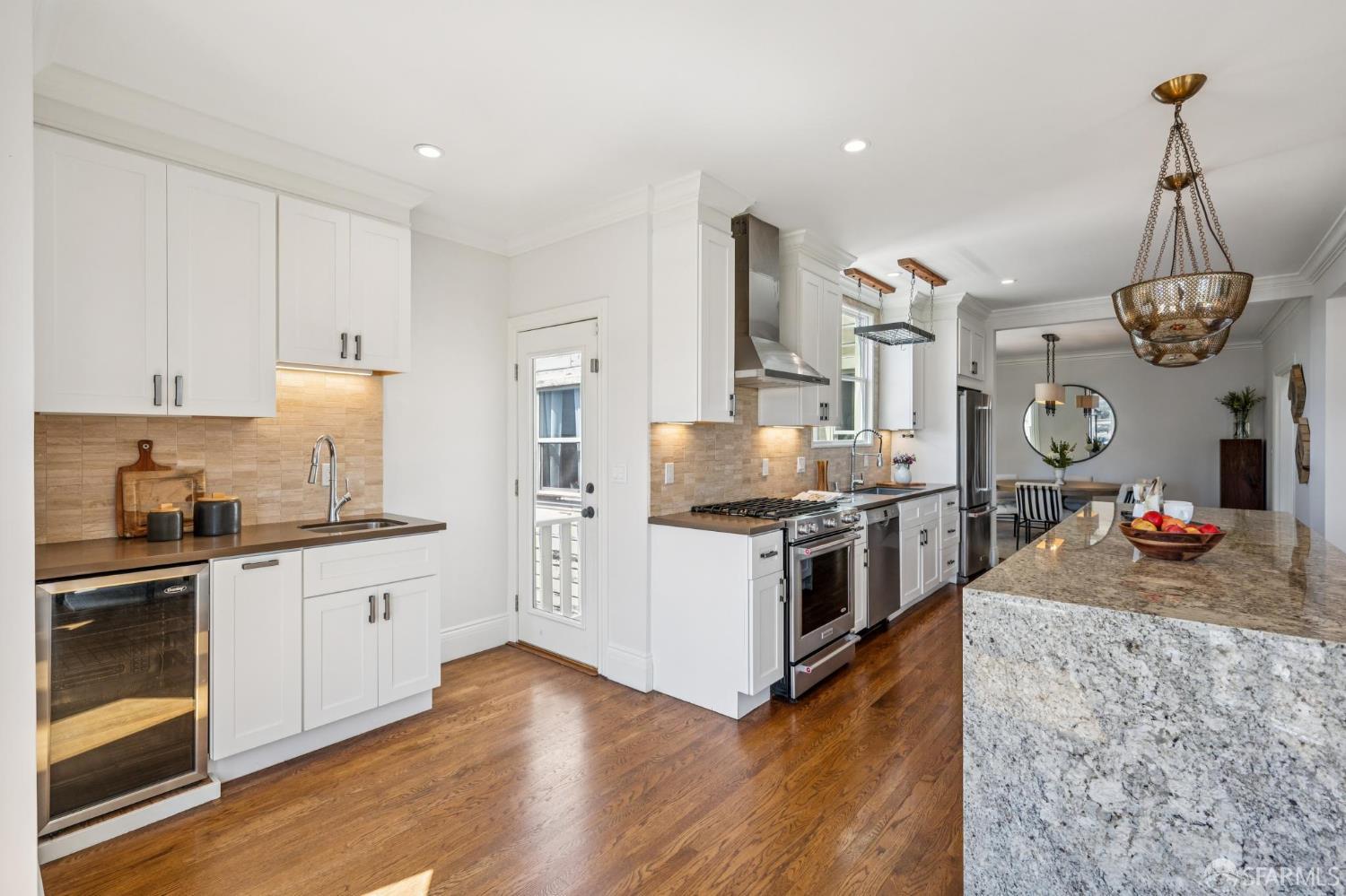 Detail Gallery Image 11 of 39 For 1343 Palou Ave, San Francisco,  CA 94124 - 4 Beds | 3 Baths