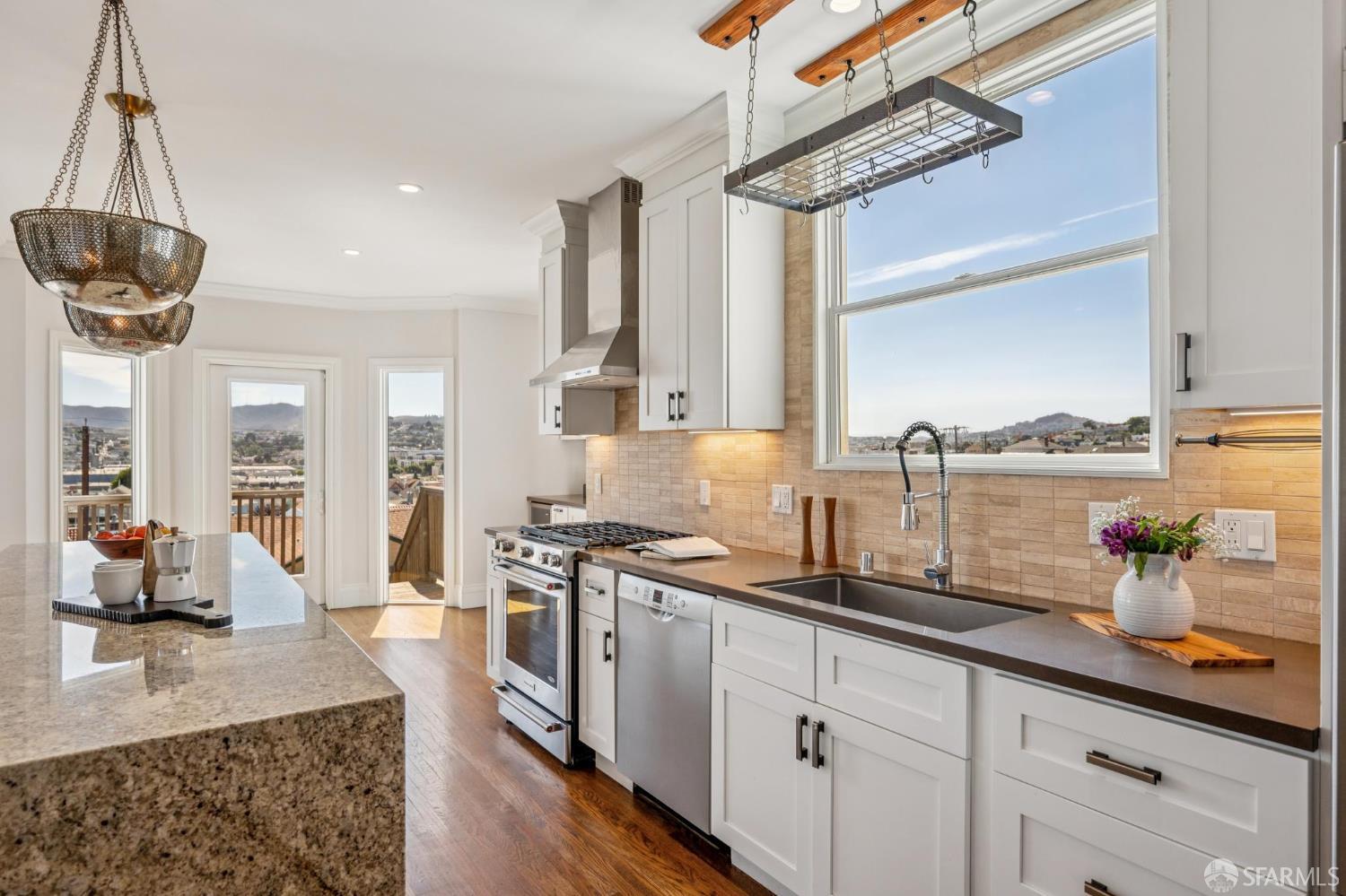 Detail Gallery Image 12 of 39 For 1343 Palou Ave, San Francisco,  CA 94124 - 4 Beds | 3 Baths