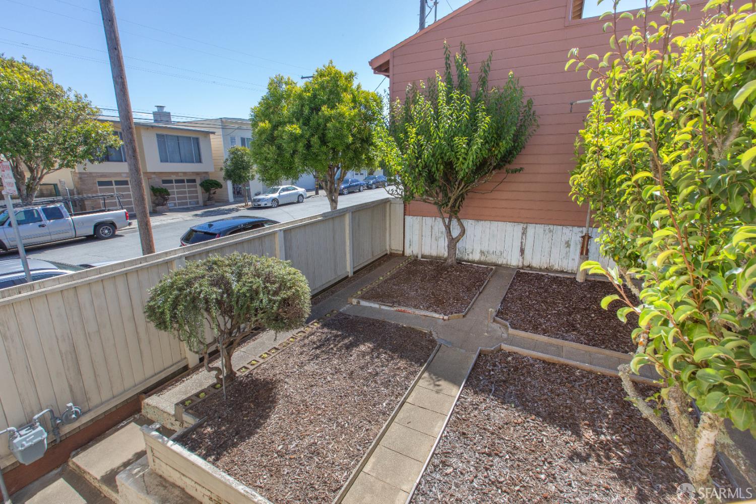 Detail Gallery Image 25 of 98 For 84 Goettingen St, San Francisco,  CA 94134 - 3 Beds | 2 Baths