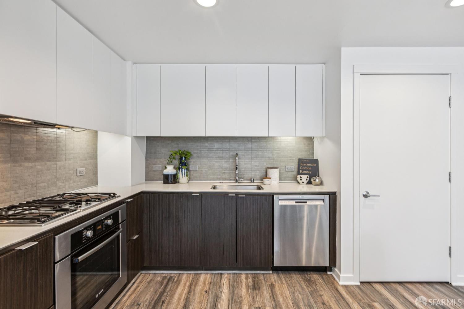 Detail Gallery Image 5 of 45 For 1788 Clay St #304,  San Francisco,  CA 94109 - 2 Beds | 2 Baths