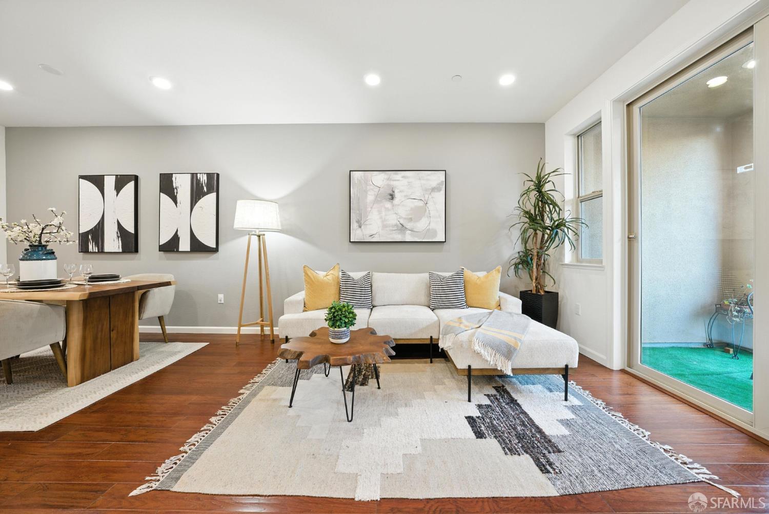 Detail Gallery Image 13 of 80 For 2702 Urbino Ct, San Jose,  CA 95111 - 3 Beds | 3/1 Baths