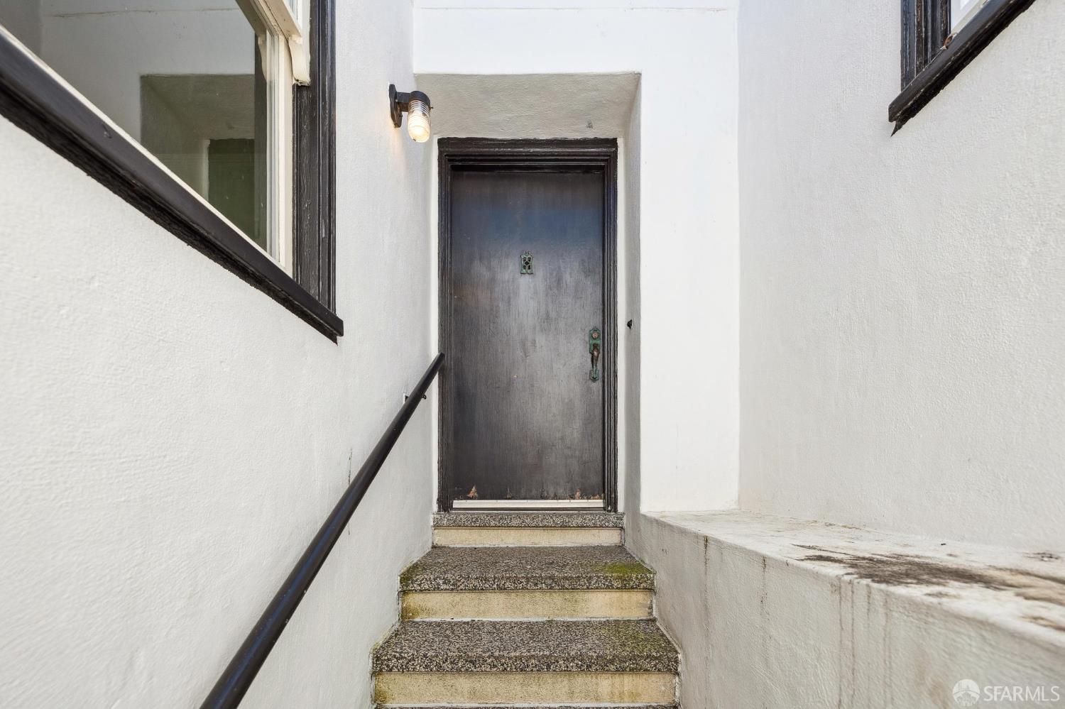 Detail Gallery Image 5 of 45 For 130 Meadowbrook Dr, San Francisco,  CA 94132 - 3 Beds | 1/1 Baths