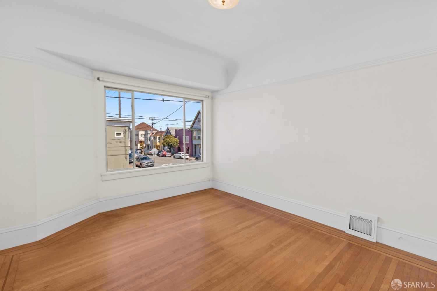 Detail Gallery Image 14 of 98 For 84 Goettingen St, San Francisco,  CA 94134 - 3 Beds | 2 Baths