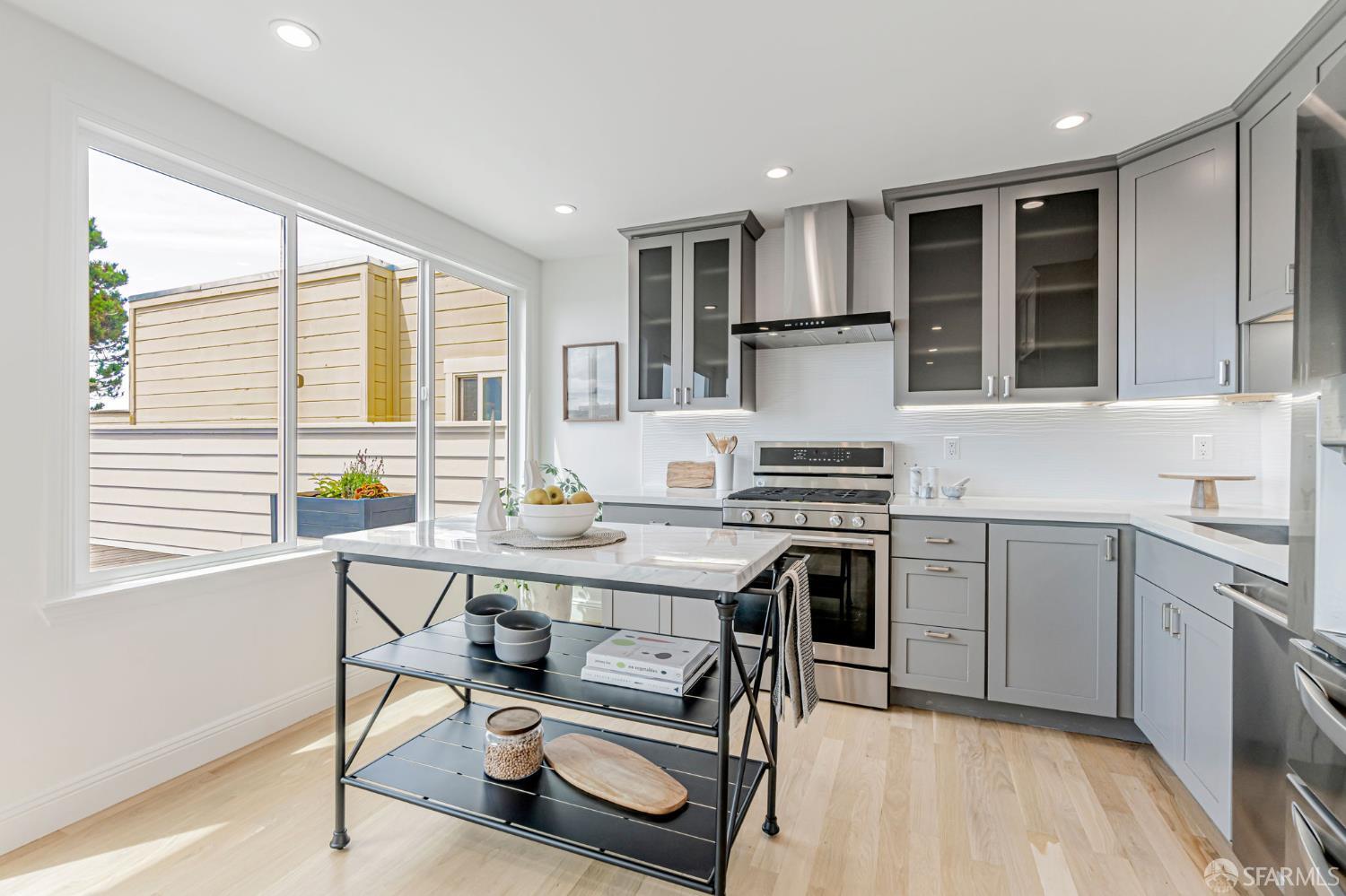Detail Gallery Image 14 of 69 For 2263 42nd Ave, San Francisco,  CA 94116 - 4 Beds | 4 Baths