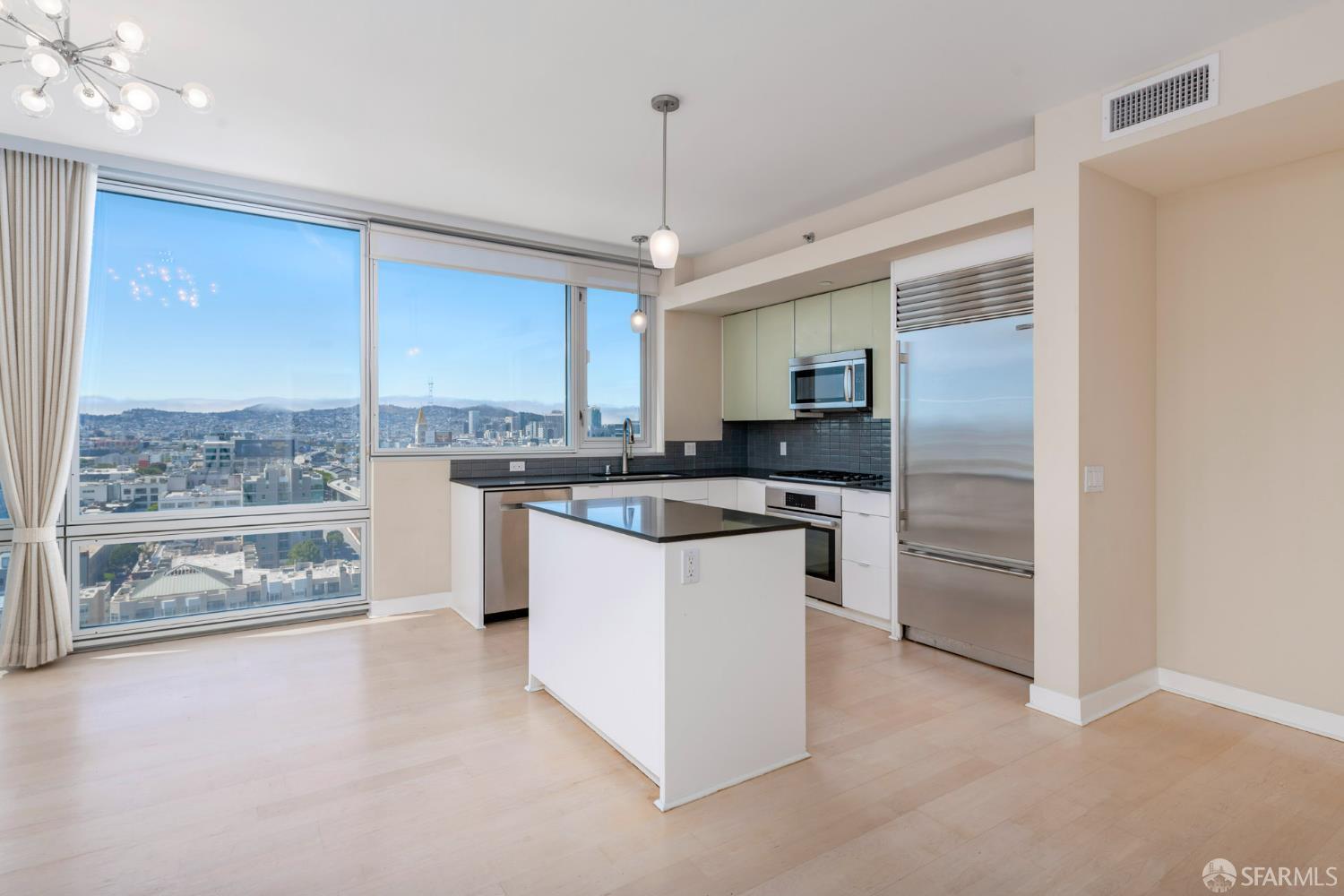 Detail Gallery Image 4 of 34 For 501 Beale St 20g,  San Francisco,  CA 94105 - 3 Beds | 2 Baths