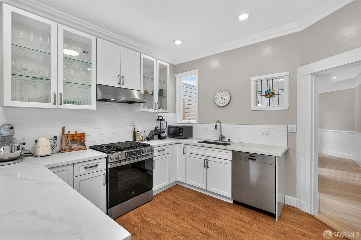 Detail Gallery Image 15 of 28 For 49 Theresa St, San Francisco,  CA 94112 - 5 Beds | 2 Baths