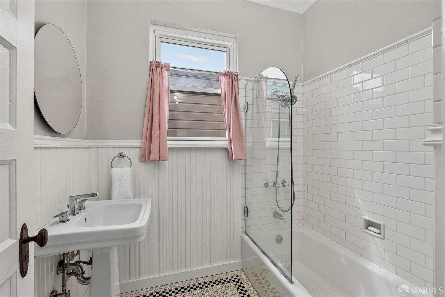 Detail Gallery Image 9 of 28 For 49 Theresa St, San Francisco,  CA 94112 - 5 Beds | 2 Baths