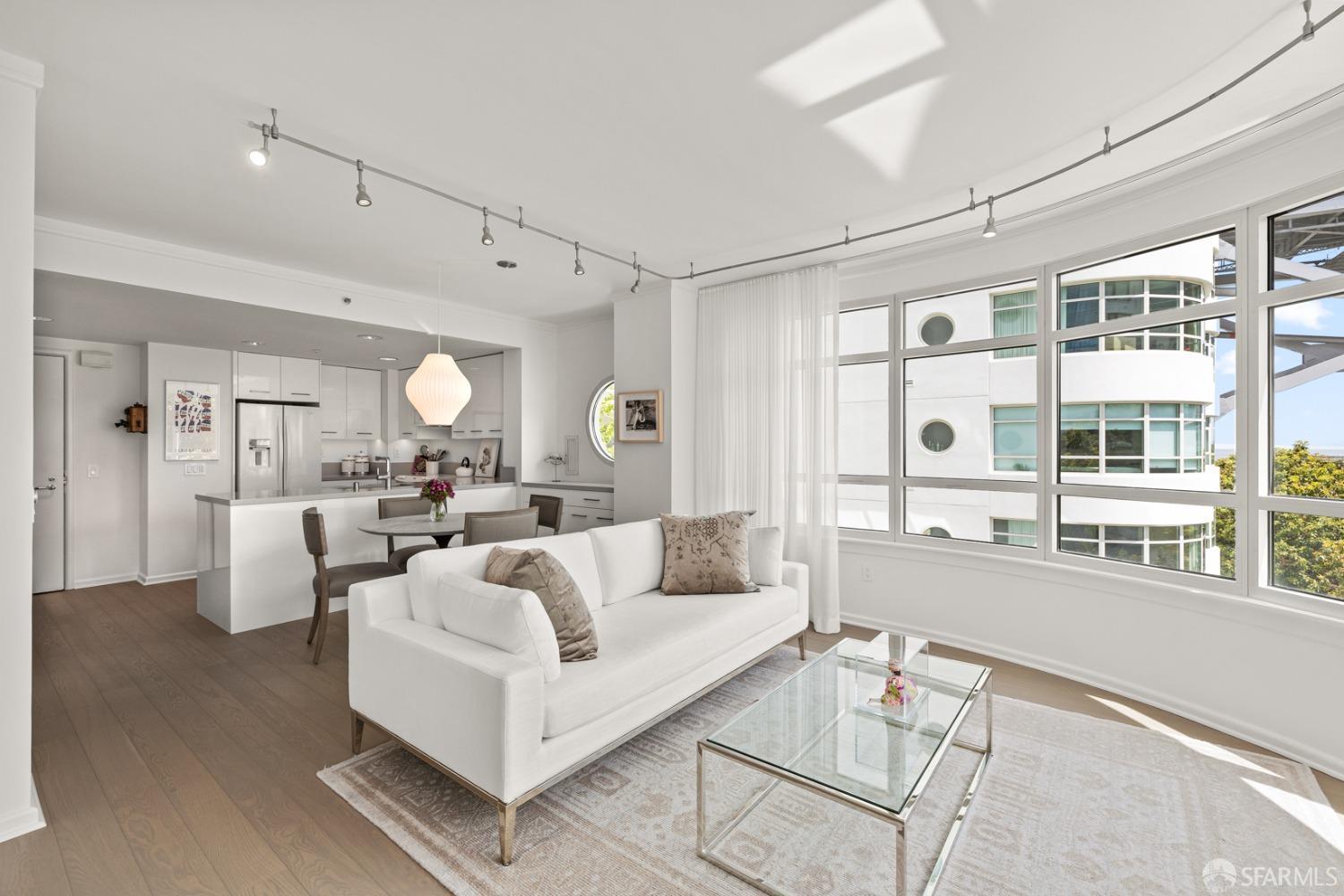 Photo #6: 425064285 Listing 