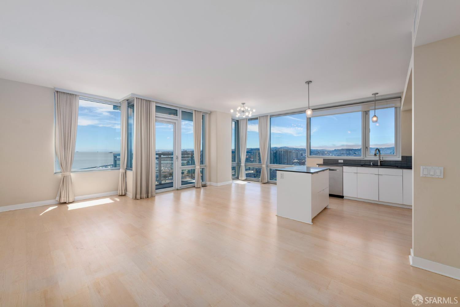 Detail Gallery Image 2 of 34 For 501 Beale St 20g,  San Francisco,  CA 94105 - 3 Beds | 2 Baths