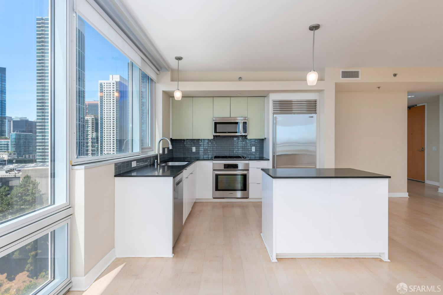 Detail Gallery Image 6 of 34 For 501 Beale St 20g,  San Francisco,  CA 94105 - 3 Beds | 2 Baths