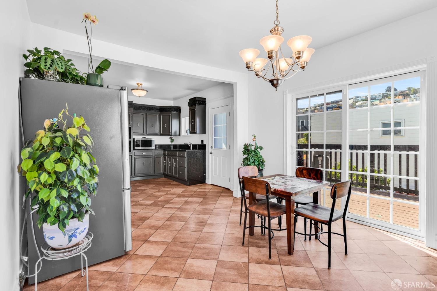 Detail Gallery Image 13 of 44 For 201 Congdon St, San Francisco,  CA 94112 - 5 Beds | 2 Baths