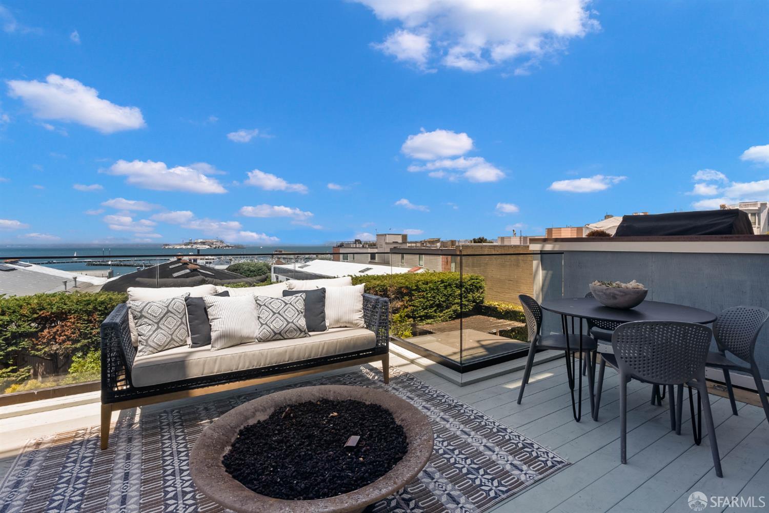 Detail Gallery Image 17 of 82 For 844 North Point St, San Francisco,  CA 94109 - 2 Beds | 2 Baths