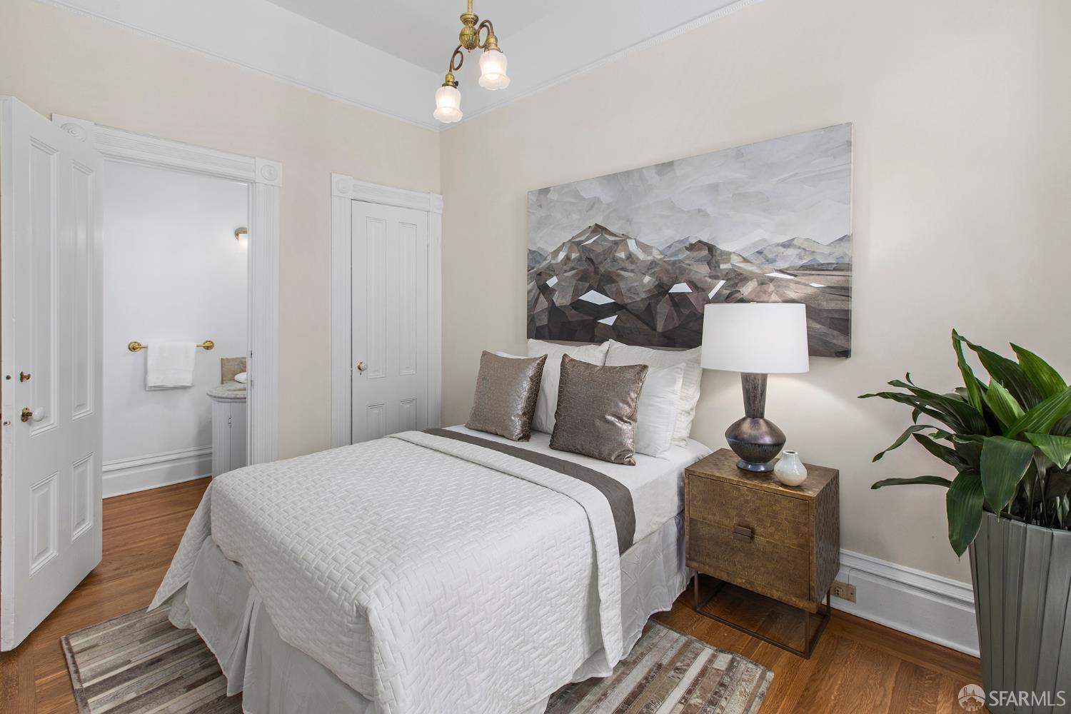Detail Gallery Image 15 of 23 For 2207 Broderick St, San Francisco,  CA 94115 - 2 Beds | 1/1 Baths