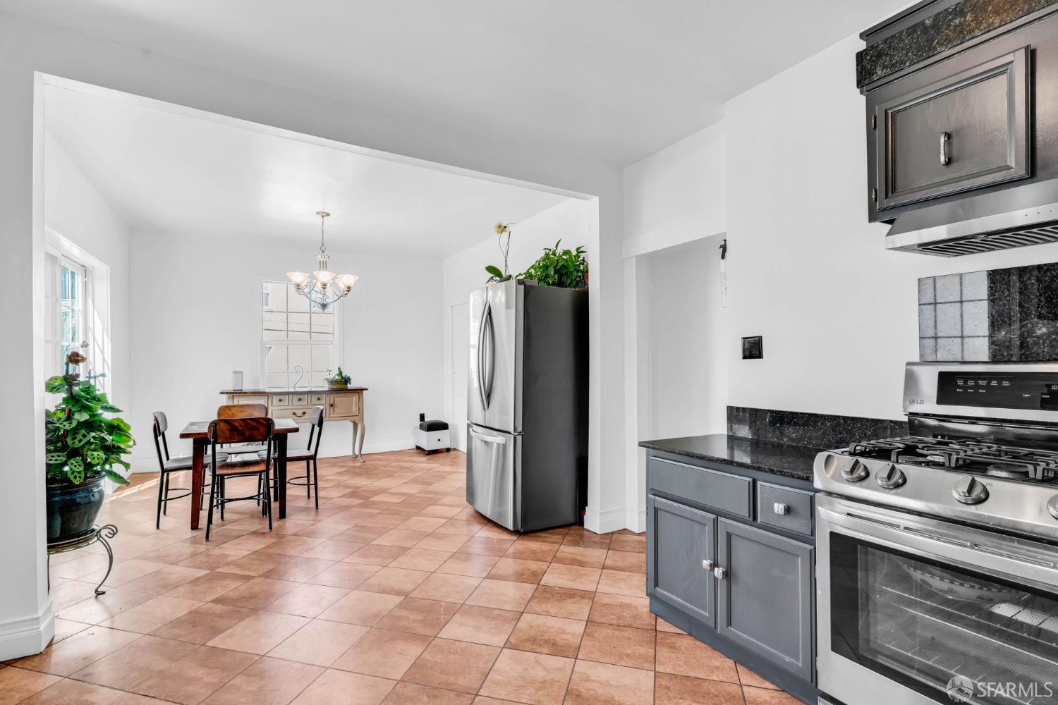Detail Gallery Image 14 of 44 For 201 Congdon St, San Francisco,  CA 94112 - 5 Beds | 2 Baths