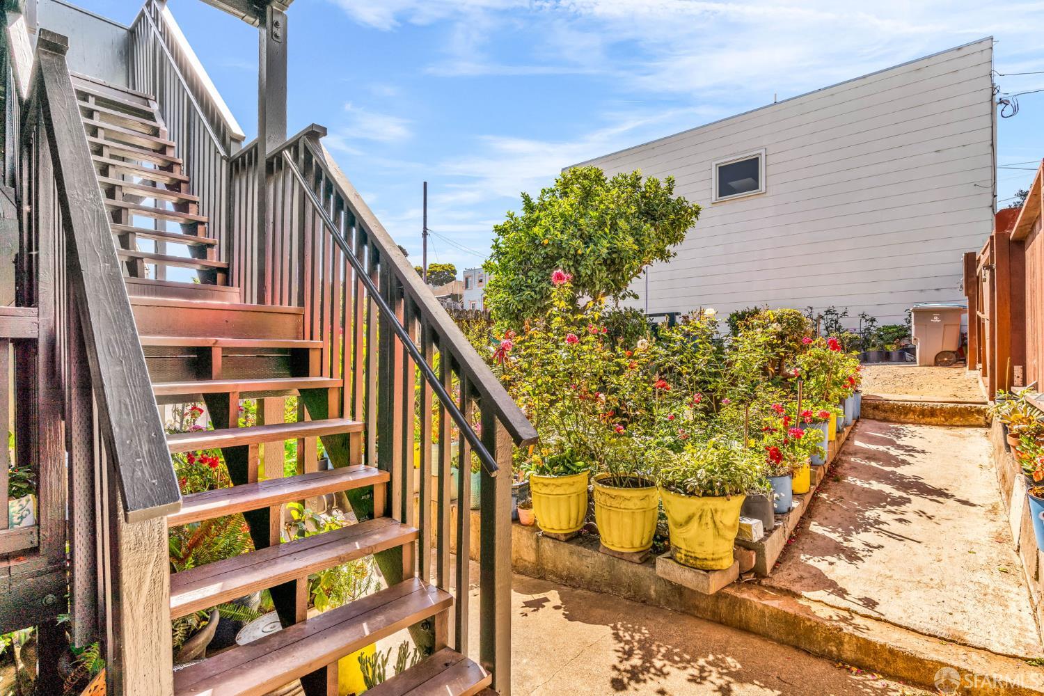 Detail Gallery Image 20 of 44 For 201 Congdon St, San Francisco,  CA 94112 - 5 Beds | 2 Baths