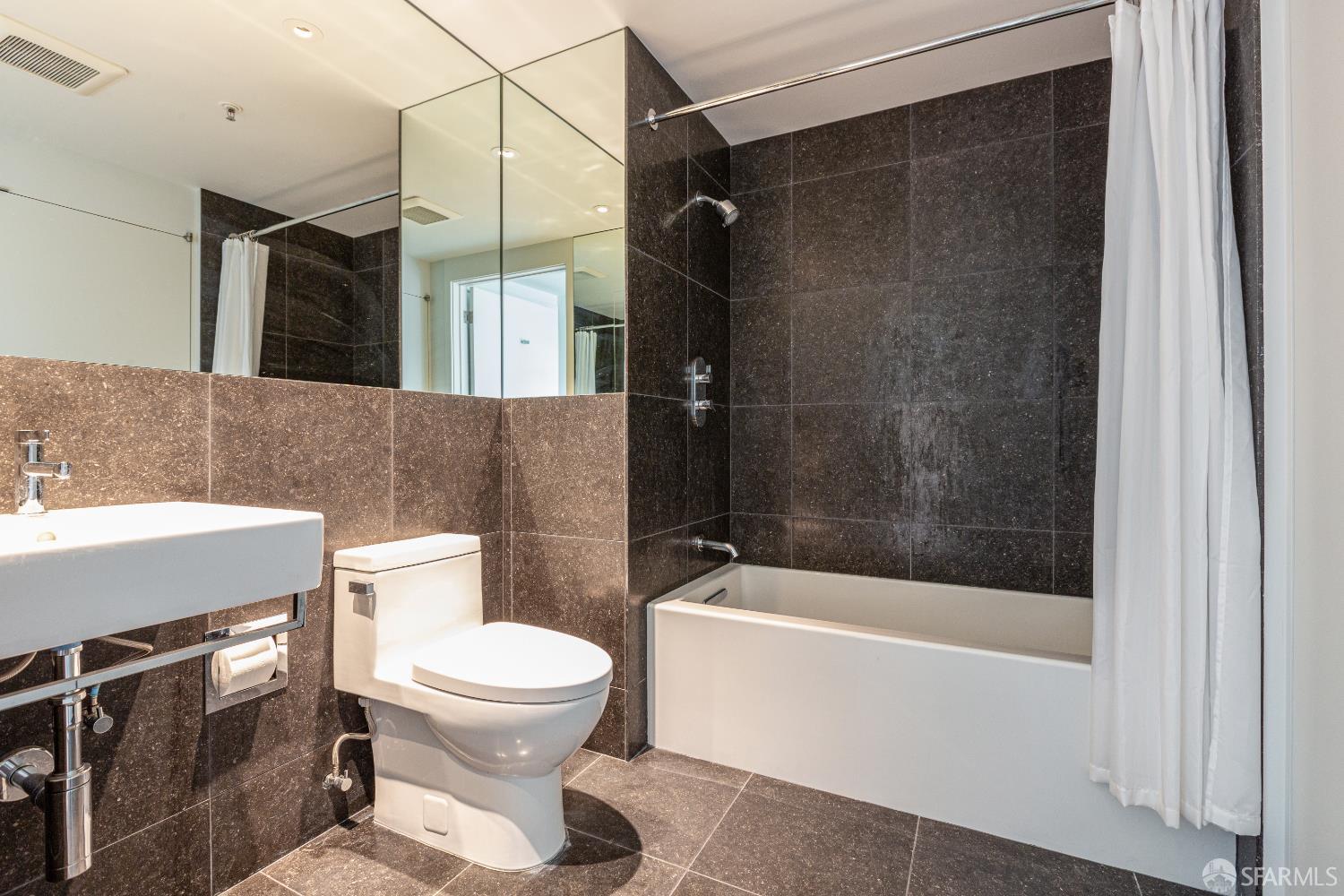Detail Gallery Image 14 of 25 For 1388 Gough St #606,  San Francisco,  CA 94109 - 2 Beds | 2 Baths